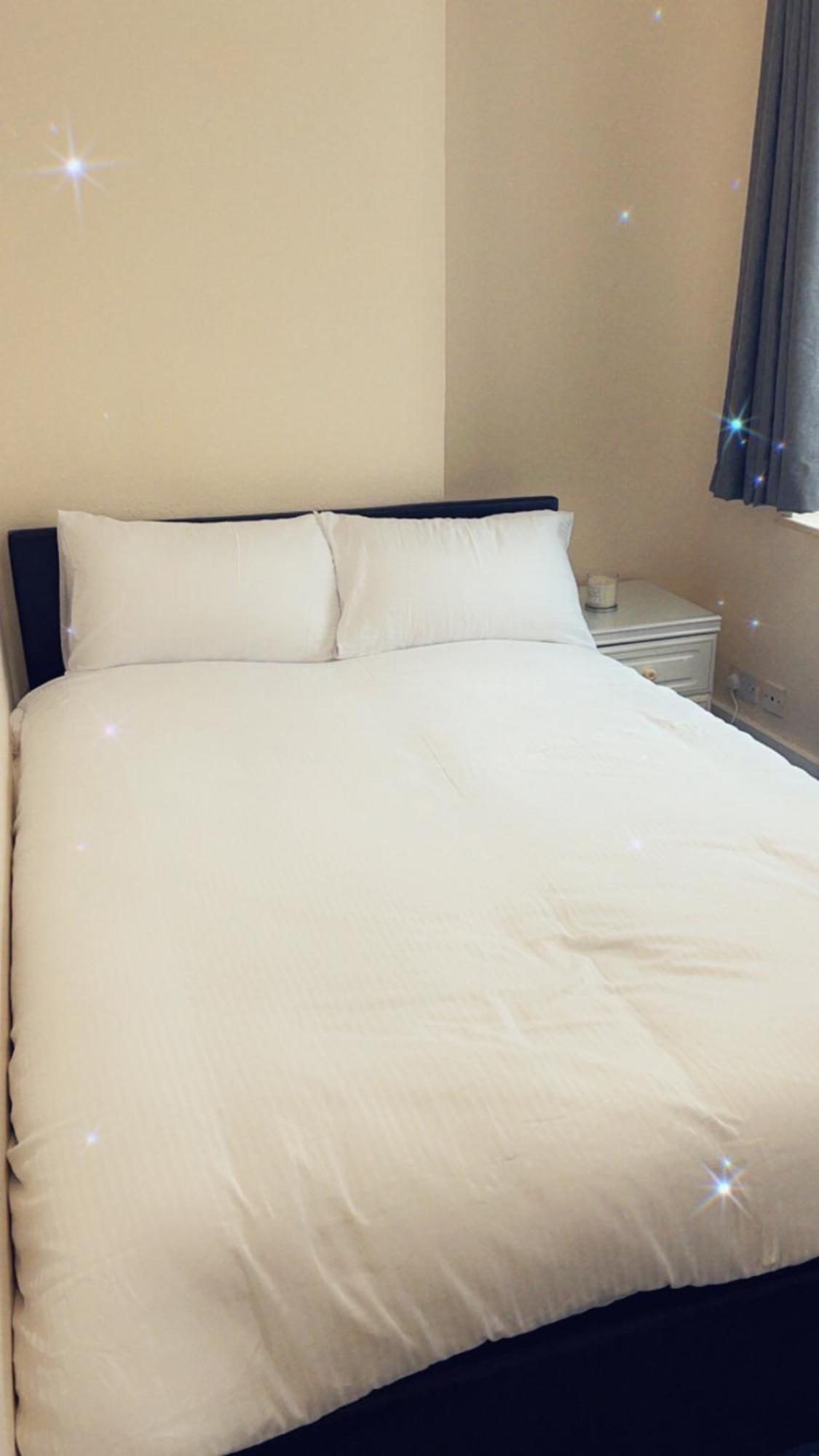 Stay With Chris Woking Extérieur photo