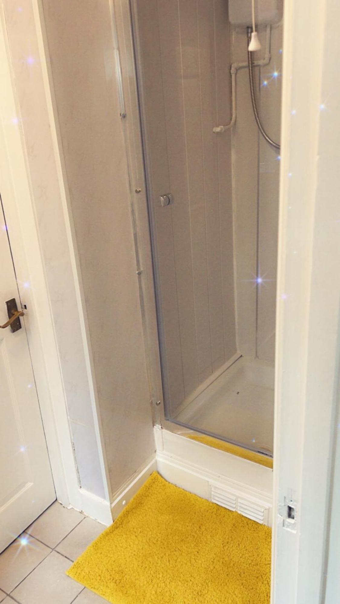 Stay With Chris Woking Extérieur photo