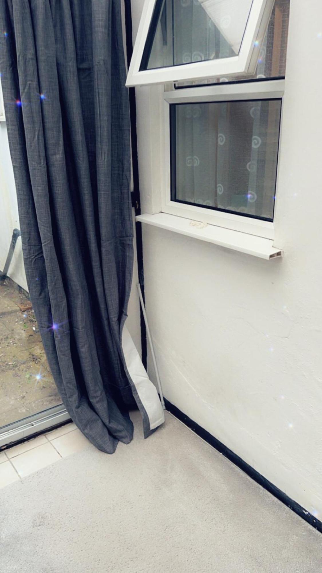 Stay With Chris Woking Extérieur photo